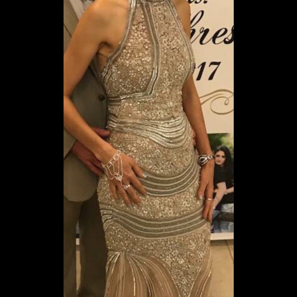 Dresses - Picture 1 of 5